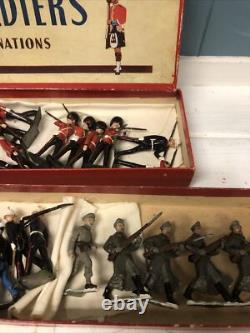 38 Piece Britains Boxed Set Royal Marines. Post War c1960 Machine Gunners