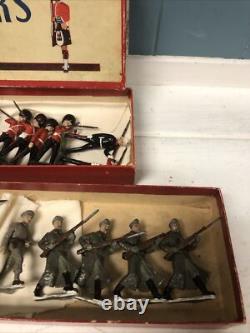 38 Piece Britains Boxed Set Royal Marines. Post War c1960 Machine Gunners