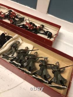 38 Piece Britains Boxed Set Royal Marines. Post War c1960 Machine Gunners