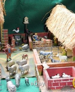 ANTIQUE 1920-30s THATCHED WOODEN FARM WITH BRITAINS JOHILLCO T&B ETC FARM LEAD