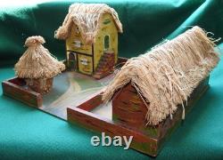 ANTIQUE 1920-30s THATCHED WOODEN FARM WITH BRITAINS JOHILLCO T&B ETC FARM LEAD