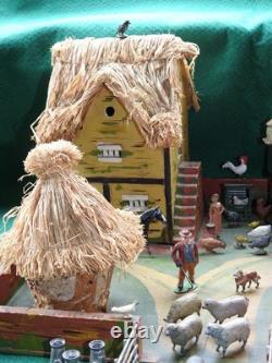 ANTIQUE 1920-30s THATCHED WOODEN FARM WITH BRITAINS JOHILLCO T&B ETC FARM LEAD