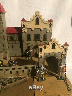 Antique Britains Charbens Johillco Castle And Knights Very nice Play set
