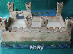 BINBAK VINTAGE 1950s WOODEN TOY CASTLE FORT COMPLETE WITH 12 BRITAINS SOLDIERS