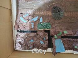 BRITAINS 00159 WW1 BOMBED STREET SCENE Special Collectors Edition Diorama Set