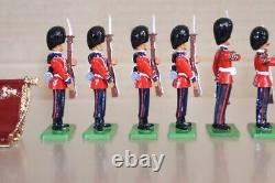 BRITAINS 00294 5991 40201 QUEEN VICTORIA GRENADIER GUARDS COLOUR PARTY 1899 ol