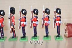 BRITAINS 00294 5991 40201 QUEEN VICTORIA GRENADIER GUARDS COLOUR PARTY 1899 ol