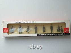 BRITAINS 1730 Royal Artillery Gun Detachment Boxed 8 figures