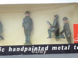 BRITAINS 1730 Royal Artillery Gun Detachment Boxed 8 figures