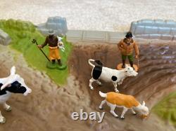 BRITAINS 1988 FARMHOUSE AND FARM YARD SET 4712 (Missing Oak Tree)
