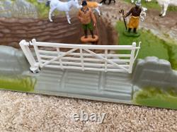 BRITAINS 1988 FARMHOUSE AND FARM YARD SET 4712 (Missing Oak Tree)