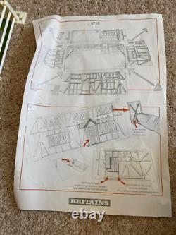 BRITAINS 1988 FARMHOUSE AND FARM YARD SET 4712 (Missing Oak Tree)