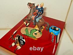 BRITAINS 20100 British R. A. Major Smith Mtd sees Fallen Zulu, Vignette in 54mm