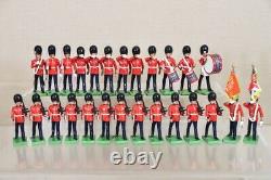 BRITAINS 28 x SCOTS GUARDS MARCHING FIFES DRUMS MARCHING BAND & COLOUR PARTY ob