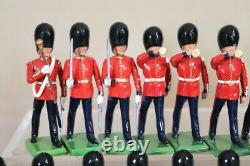 BRITAINS 28 x SCOTS GUARDS MARCHING FIFES DRUMS MARCHING BAND & COLOUR PARTY ob