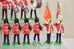 BRITAINS 28 x SCOTS GUARDS MARCHING FIFES DRUMS MARCHING BAND & COLOUR PARTY ob