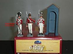 Britains 43057 Redcoats Collectors Club British Grenadier Guards Ready For Duty