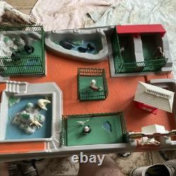 BRITAINS 4712 MODEL ZOO SET with animals + ORIGINAL Box, 1968-1970s
