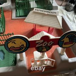 BRITAINS 4712 MODEL ZOO SET with animals + ORIGINAL Box, 1968-1970s