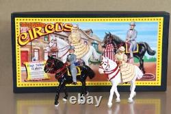 BRITAINS 8678 CIRCUS HIGH SCHOOL RIDERS MINT BOXED od