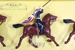 BRITAINS 8806 BRITISH The DUKE of CAMBRIDGE'S OWN 17th LANCERS with COLOURS oc