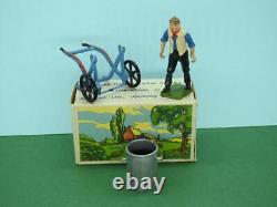 BRITAINS BOXED 1948 LEAD FARM SERIES No. 5034 MAN WITH TANK ON WHEELED CARRIER NM