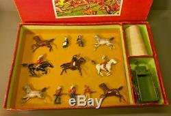 BRITAINS Covered Wagon with Cowboy Escort & Attacking Indians Lead Toy Soldiers