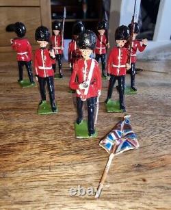 BRITAINS HOLLOWCAST SET NO. 2084 COLOUR PARTY OF THE SCOTS GUARDS Painted Metal