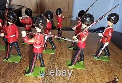 BRITAINS HOLLOWCAST SET NO. 2084 COLOUR PARTY OF THE SCOTS GUARDS Painted Metal