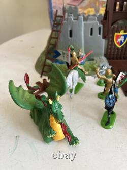 BRITAINS KNIGHTS OF THE SWORD 7791 SWORD CASTLE & extras