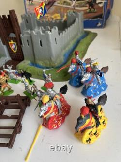 BRITAINS KNIGHTS OF THE SWORD 7791 SWORD CASTLE & extras