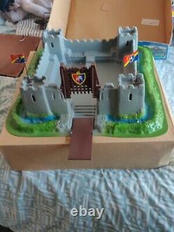 BRITAINS KNIGHTS OF THE SWORD SWORD Lions CASTLE Vintage Toy in box