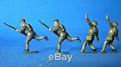 BRITAINS LEAD FIGURE WWII BRITISH SOLDIERS ATTACKING w GAS MASKS