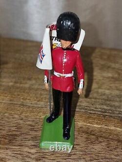 BRITAINS LTD Marching Coldstream Guards Colour Bearer Vinyl Bearskin Figure