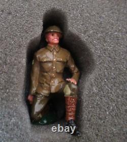 BRITAINS PREMIER SERIES 13 PDR GUN & LIMBER OF THE R. H. A. WITH 4 MEN No. 8919