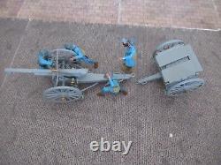 BRITAINS PREMIER SERIES FRENCH GUN DETACHMENT WITH 75mm GUN & CAISSON No. 8937