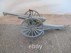 BRITAINS PREMIER SERIES FRENCH GUN DETACHMENT WITH 75mm GUN & CAISSON No. 8937