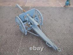 BRITAINS PREMIER SERIES FRENCH GUN DETACHMENT WITH 75mm GUN & CAISSON No. 8937