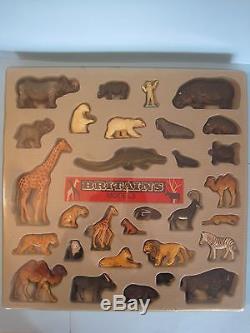 BRITAINS Plastic Zoo Animals 1960's SHOP COUNTER DISPLAY with 30 ANIMALS (Rare)