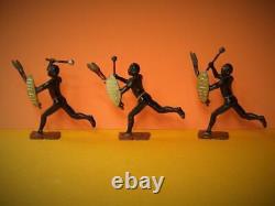 BRITAINS RARE ANTIQUE 1925-41 LEAD ZULU RUNNING WARRIORS WITH KNOBKERRIES x 3