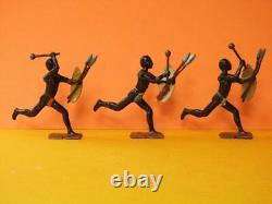 BRITAINS RARE ANTIQUE 1925-41 LEAD ZULU RUNNING WARRIORS WITH KNOBKERRIES x 3