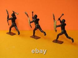 BRITAINS RARE ANTIQUE 1925-41 LEAD ZULU RUNNING WARRIORS WITH KNOBKERRIES x 3