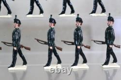 BRITAINS RE PAINTED ROYAL IRISH RIFLES REGIMENT MARCHING at the SLOPE oe