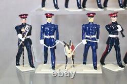 BRITAINS RE PAINTED ROYAL WARWICKSHIRE FUSILIERS MARCHING BAND with MASCOT od