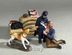 BRITAINS SOLDIERS 20220 You Will Be Fine Man! Surgeon 20220 Diecast Figure