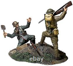 BRITAINS SOLDIERS 23114 Overrun 1917-18 U. S. Infantryman Bayoneting German WW1