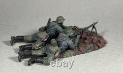 BRITAINS SOLDIERS 25055 -Buzz Saw German MG42 Team Firing Prone Diecast Figure