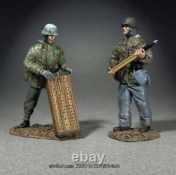 BRITAINS SOLDIERS 25083 German 88mm Flak Gun Ammunition Handlers