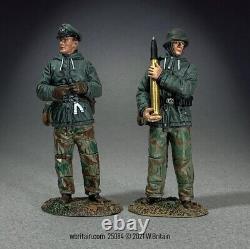 BRITAINS SOLDIERS 25084 German 88mm Flak Gun Commander and Ammunition Handler