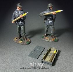 BRITAINS SOLDIERS 25135 German 2 Man Flak Crew with Crate And Explosives